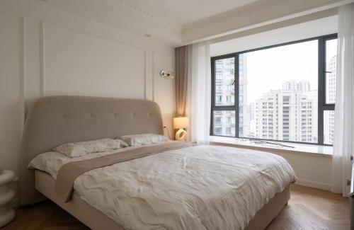 Huangpu Apartamento | Eastern Hub - Bund Branch 3-Bedroom Near Yuyuan Garden, Nanjing Road with Shanghai Tower Views, Near Subway