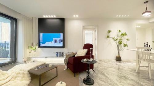 Jing'an Apartamento | Eastern Hub - Jing'an Temple Branch Art Spacious 3-Bedroom, Sunny House with 2 Balconies