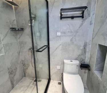 Huangpu Apartamento | Eastern Hub - Three Bedroom Apt in Xintiandi, 50m from Metro, Many Shops and Malls Surrounded