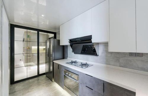 Changning Apartamento | Eastern Hub - ZhongShan Park Metro Station 50m, Modern Light Three-bedroom Apartment
