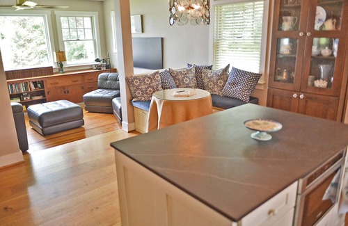 Magnolia Cabaña | Charming, updated 1930's beachfront cottage with stunning sunset views