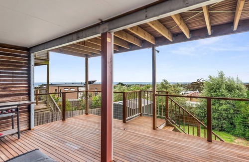 Portarlington Casa | Eastern Views - Modern living with pool and table tennis.