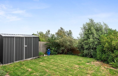 Portarlington Casa | Eastern Views - Modern living with pool and table tennis.