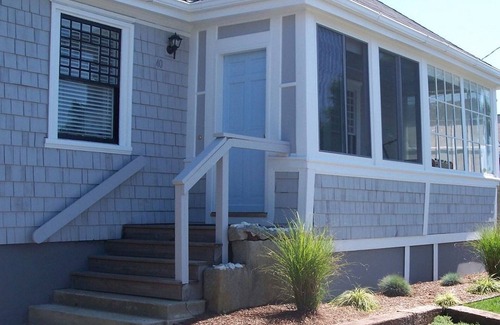 Easton's Point Casa | Easton's Beach House: Aire acondicionado central y pasos de la playa.