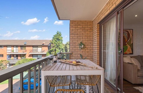Wollongong CBD Apartamento | Easton's Escape, Light-filled & Centrally Located
