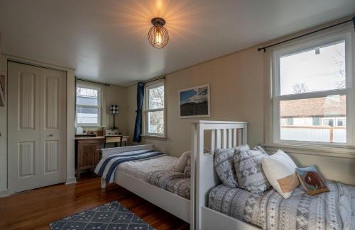 Livingston Casa | Eastside Bungalow