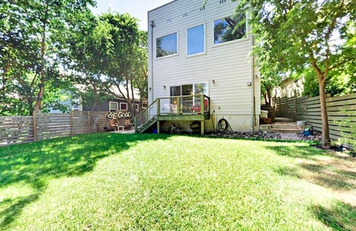 Blackshear-Prospect Hill Casa | Eastside SXSW Skyline Stunner