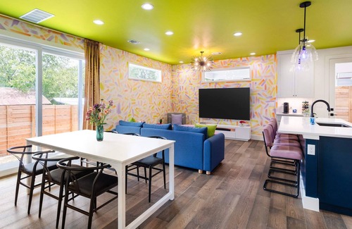 Rosewood Casa | Stylish Eastside Getaway Yard, Pool, Firepit & Golf Nearby