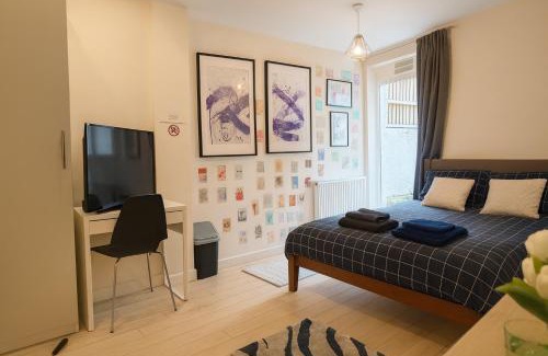 Junction Casa | Easy Access to Central London-Private Ensuite & Terrace