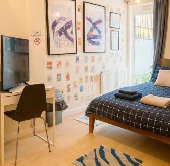 Junction Casa | Easy Access to Central London-Private Ensuite & Terrace