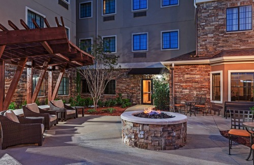 Fossil Creek Apartamento | Fácil acceso al centro de convenciones | Piscina al aire libre + desayuno gratis