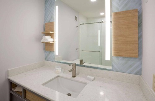 Eagan Casa | Easy access to malls, the airport, and family fun