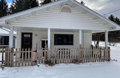 St. Helen Casa | Easy access to ORV trails, trailer parking, fenced-in yard for Fido!