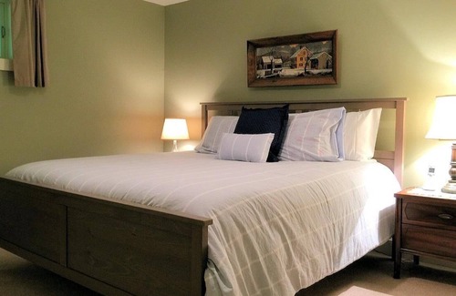 Bromley Mountain Condominio | Easy access to Plaza trail from this Bromley Birches condo