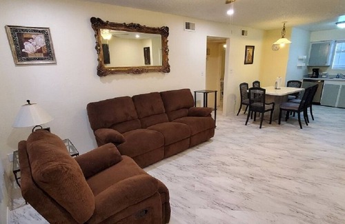 North Center Revitalization Association Apartamento | Easy Access to the Tri Cities!