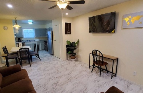 North Center Revitalization Association Apartamento | Easy Access to the Tri Cities!