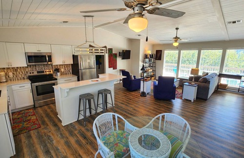 St. George Island Cabaña | Easy Beach Access - 2 FREE BIKE RENTALS INCLUDED WITH YOUR STAY!