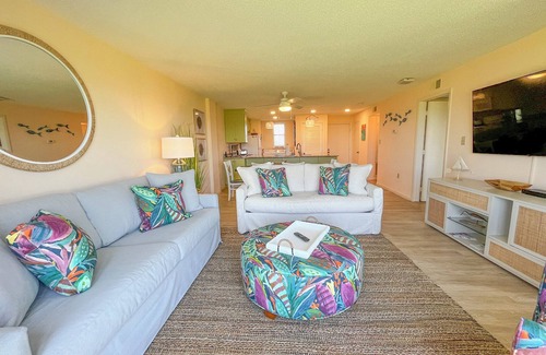 Indian Beach Condominio | Easy Breezy-Oceanfront 1st floor condo in Fun-Filled Summer Winds Resort!