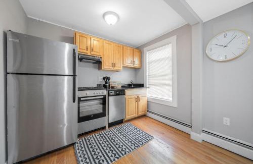 Columbus Park - Andrew Square Apartamento | Easy Commute South Boston 4BR 1BTH Apartment