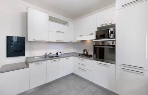 Albate Apartamento | Easy Como Stay con parcheggio gratuito Collegamento con la Svizzera