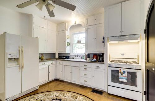 Brenham Casa | Easy Dtwn Access Restored 1930s Brenham Retreat