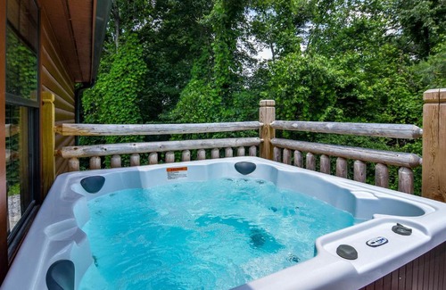 Sevierville Casa | EASY LIVIN - SECLUDED FAMILY LOG CABIN