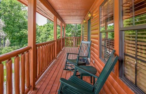 Sevierville Casa | EASY LIVIN - SECLUDED FAMILY LOG CABIN