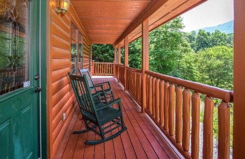 Sevierville Casa | EASY LIVIN - SECLUDED FAMILY LOG CABIN