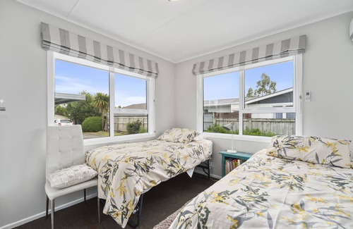 Taupo Casa | EASY ON ELIZABETH - LAKE TAUPO HOLIDAY HOME in Taupo Central