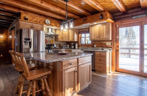 Seneca Falls Casa | Easy Street Getaway: Wine Trail Cabin Retreat - 1/4 Mile from Cayuga Lake