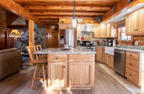 Seneca Falls Casa | Easy Street Getaway: Wine Trail Cabin Retreat - 1/4 Mile from Cayuga Lake