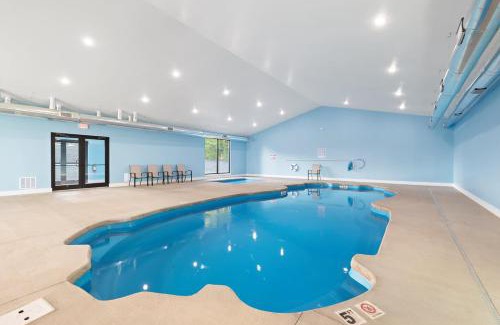 Hollister Apartamento | Easy Street Retreat - LakeView - Indoor Pool