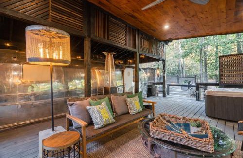 Cashes Valley Casa | Easy Tiger - Modern Elegance, Hot Tub, Outdoor Fire Table, Serene Forest Views - Blue Ridge, GA