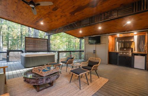 Cashes Valley Casa | Easy Tiger - Modern Elegance, Hot Tub, Outdoor Fire Table, Serene Forest Views - Blue Ridge, GA