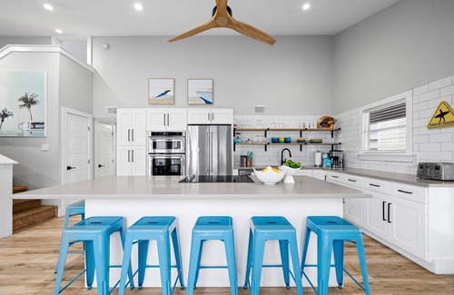 Port Aransas Casa | Camina hasta la playa - Bellamente remodelado - ¡para 12 personas!