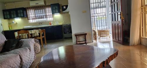 Suriname Casa | Easygoing