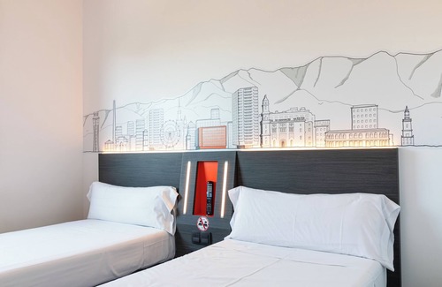 Explanada de la Estación Casa | easyHotel Málaga City Centre