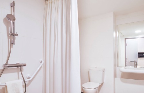 Tremblay-en-France Hotel | easyHotel Paris Charles de Gaulle