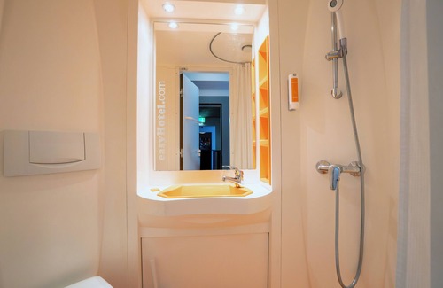 Langstrasse Hotel | easyHotel Zürich City Centre