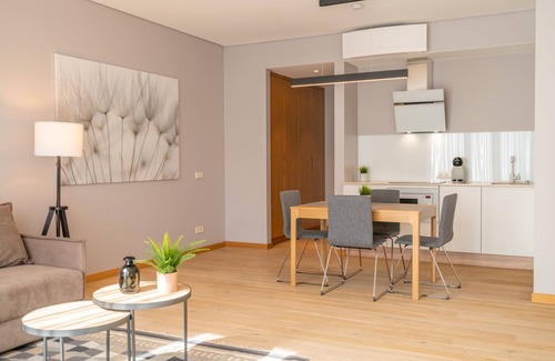 Centrs Apartamento | Easyrooms Dzirnavu luxury apartment with balcony