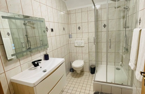 Bad Oeynhausen Apartamento | EasyStay#3 Cozy vacation apartment near the clinic with box spring bed & Netflix