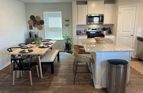 San Antonio Apartamento | Eat-Play-Rest at Red Bird Ranch -The Hummingbird