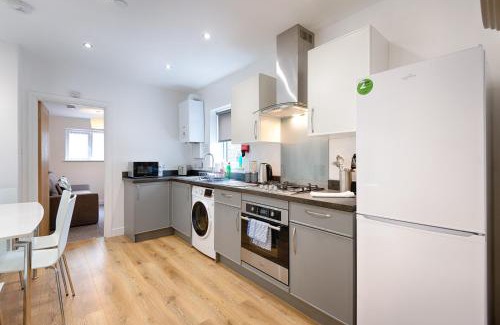 Cwmbrwla Apartamento | Eaton House 2 - TV in Every Bedroom!
