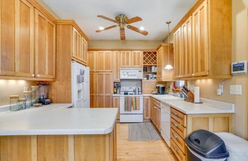 Eau Claire Casa | Eau Claire Retreat Close to Campus and Dtwn!