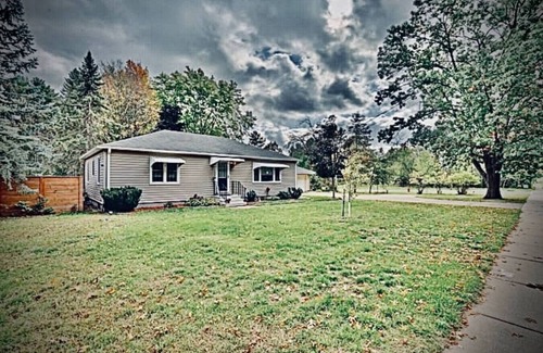 Eau Claire Casa | Eau Claire’s south side, Sunroom, 3BR,4 beds, 1BA