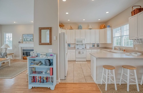 Beachwalk Casa | EBB TIDE Great Views Short walk to Beach