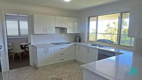 Caves Beach Casa | Ebbtide at Caves - 500 m to beach