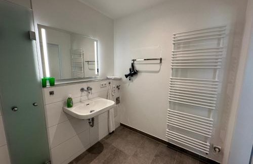 Altenmuenster Apartamento | EBM-Apartments Altenmünster mit Wallbox