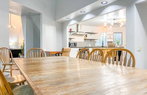 Normal Casa | Eccentric Geodesic Dome-Home! Near Downtown Hville