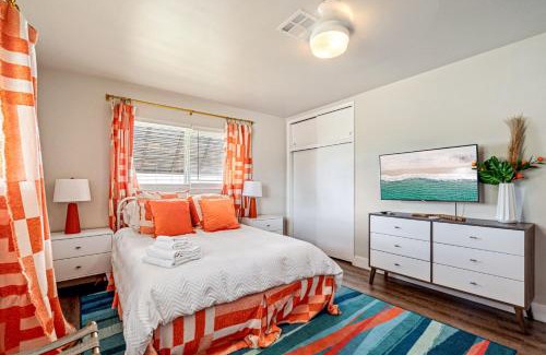 Garden Isles Casa | Eccentric home with pool tiki hut & outdoor kitchen